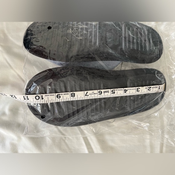 Las Vegas Raiders Foco Big Team Logo Scuff Slippers - Picture 6 of 8